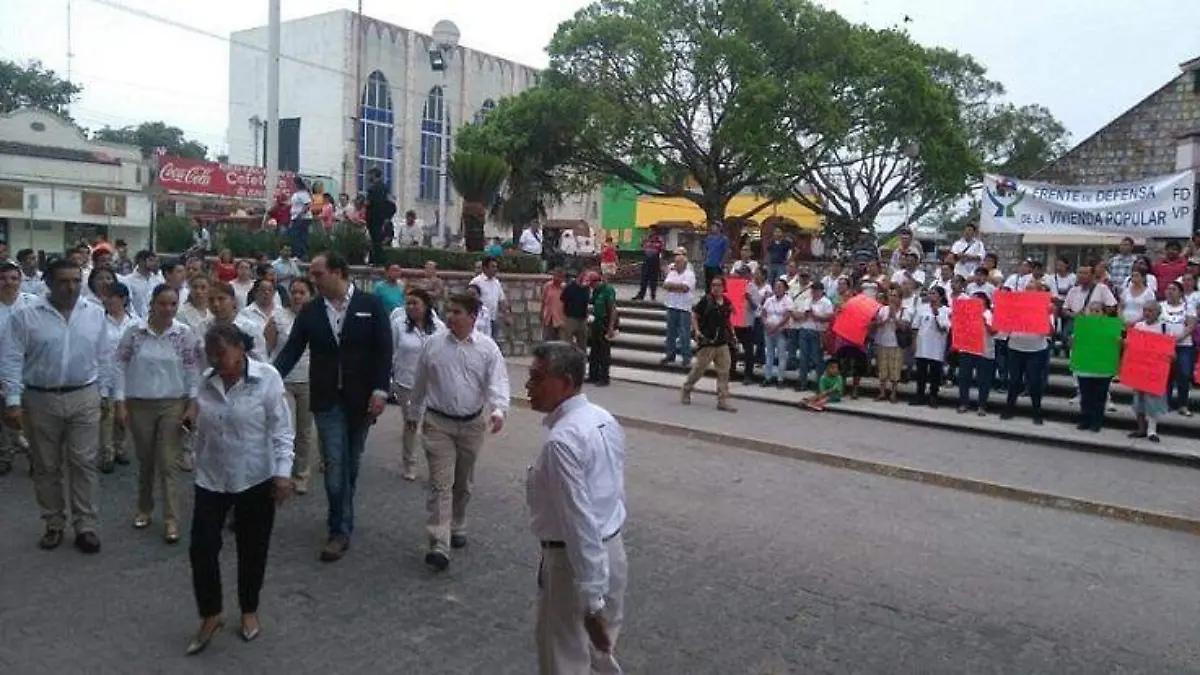 aec a un lado protestan