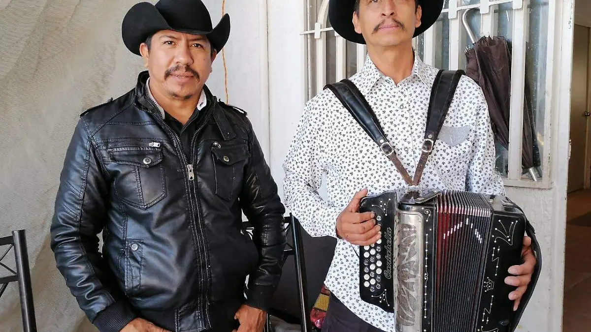 Vocalista Alvaro Montalvo y líder Martiniano Ramos, de Blindados de la Sierra