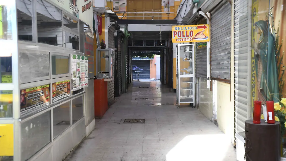CERRADO VARIOS LOCALES EN EL MERCADO HIDALGO 