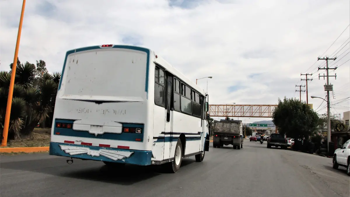 CAMIONES DE TRANSPORTE DE PERSONAL