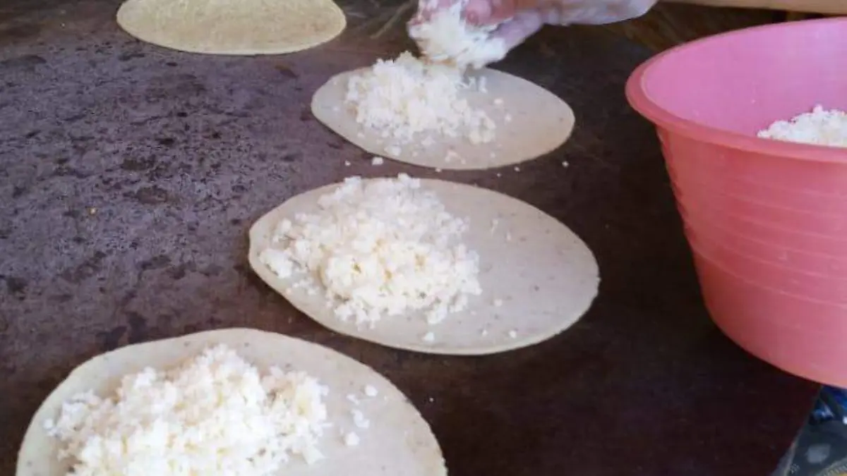 Las cocinas economicas deben tener  licencias de funcinamiento en orden para seguridad y mas calidad en lo que venden