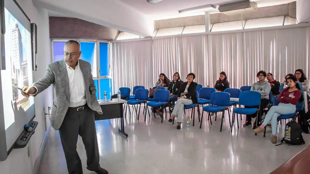 Manuel Vildoìsola CONFERENCIA Edificio Ipiña  (1)