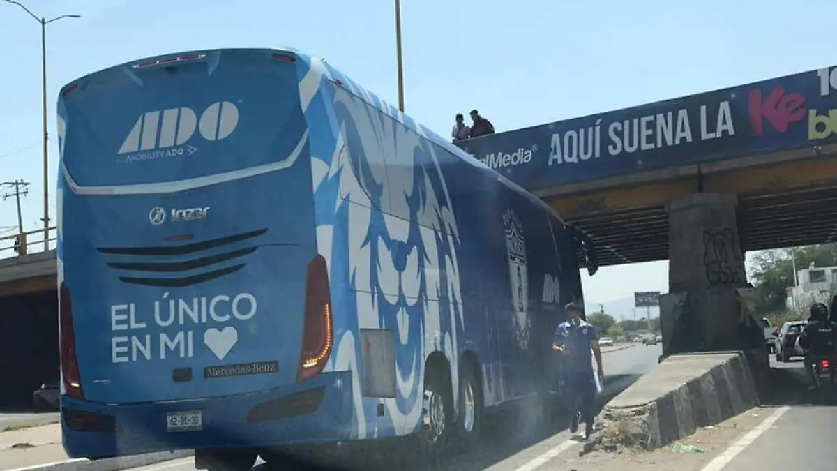 autobus de pachuca se atora (2)