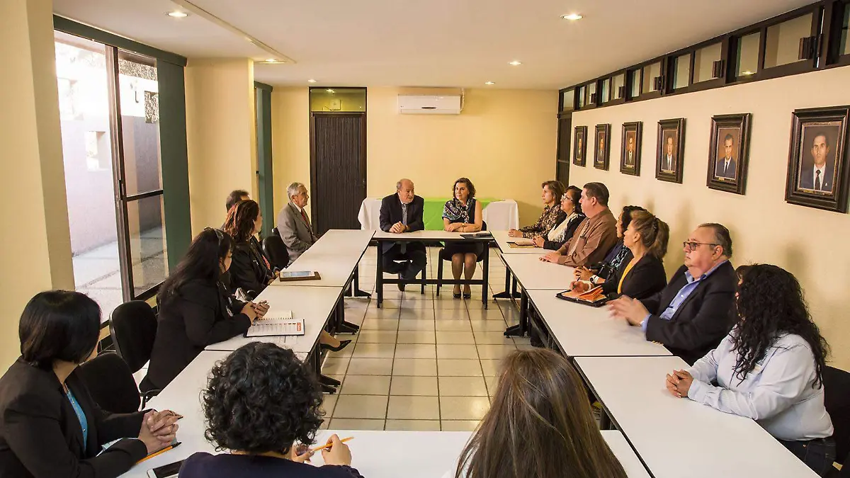 156) 03-25-2019 (P) ACREDITADORES VISITAN FACULTAD DE CIENCIAS QUIMICAS UASL6612