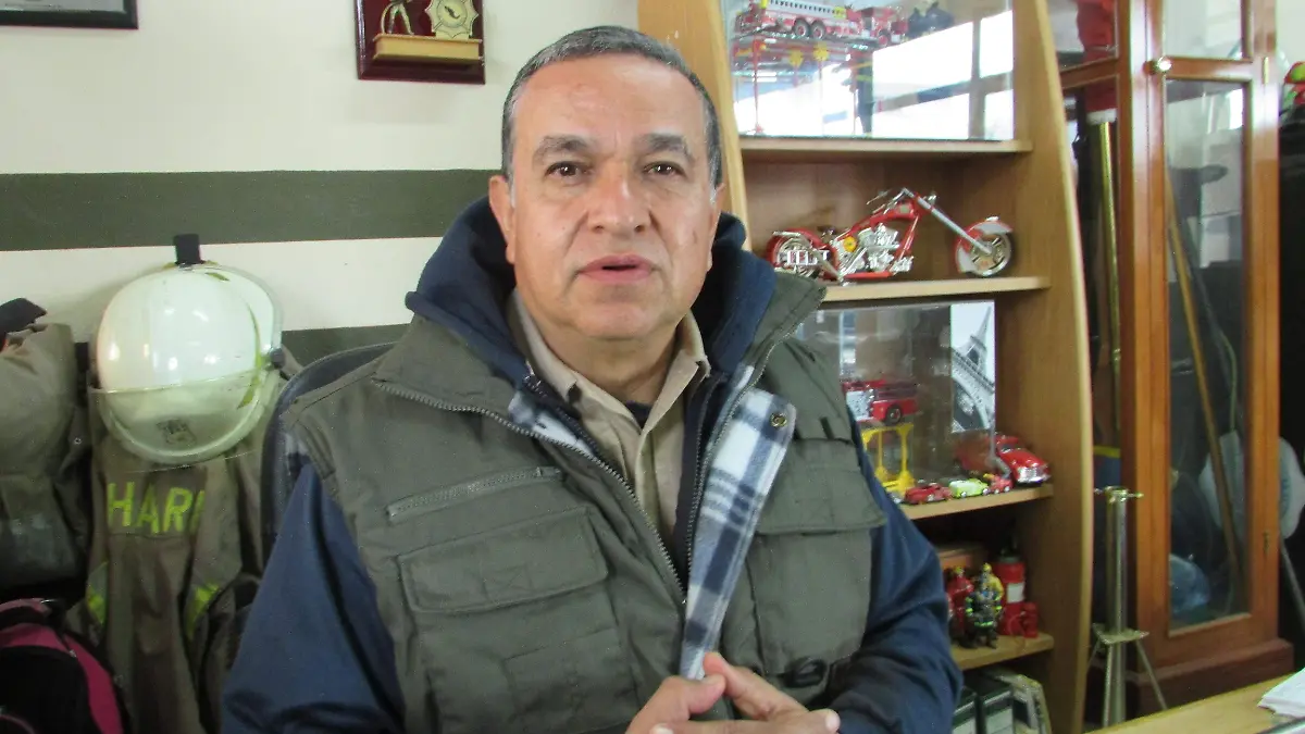 Manuel Mauricio Flores Morales  Capitan de Bomberos.