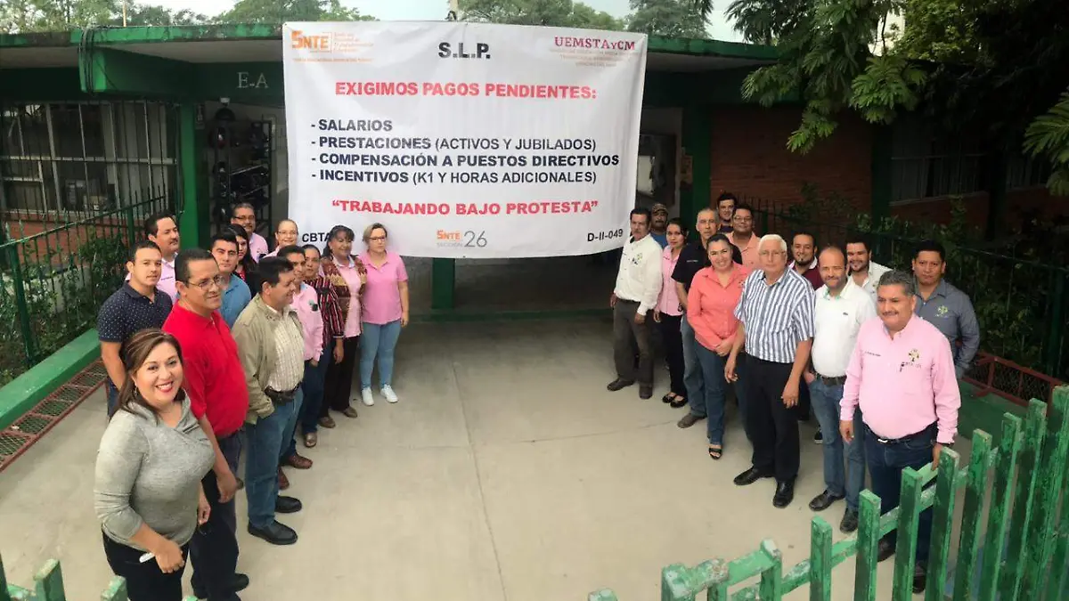 Protestan maestros (1)