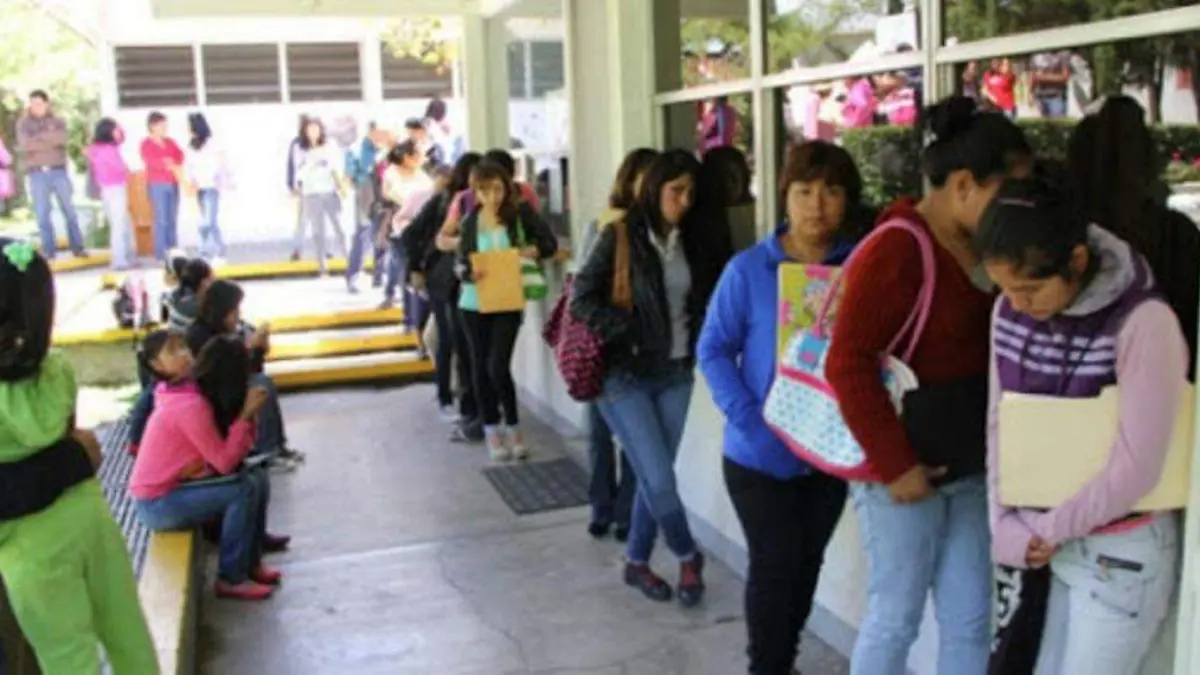 Padres de familia inconformes con  cuotas escolares