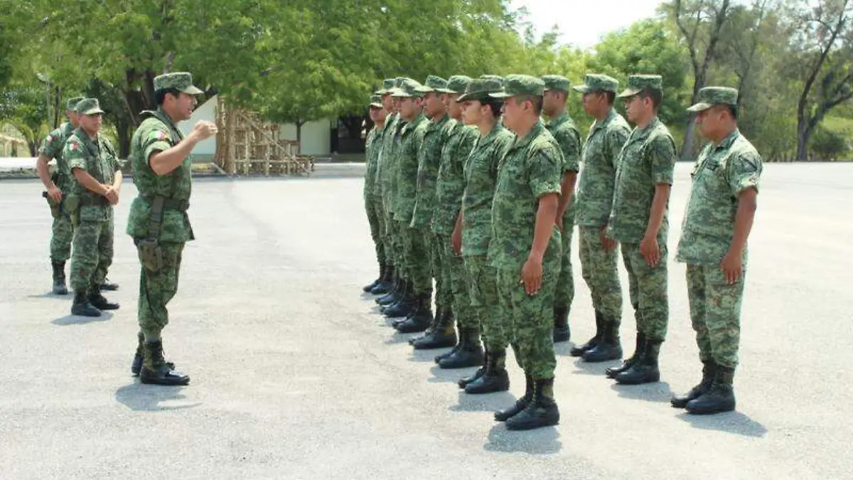 Capacitan a conductores militares
