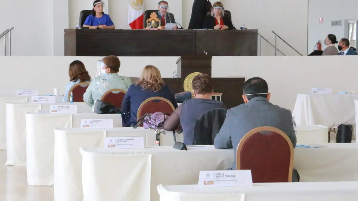 sesion de congreso en centro de convenciones (1)