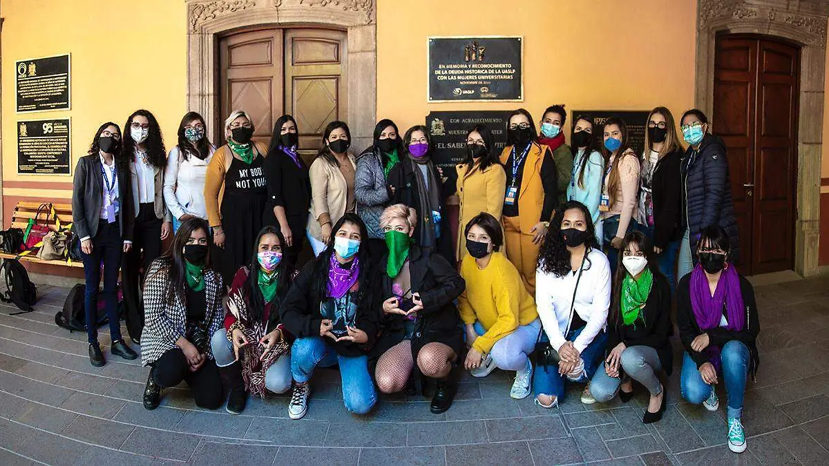 001mujeres universitarias_NARC