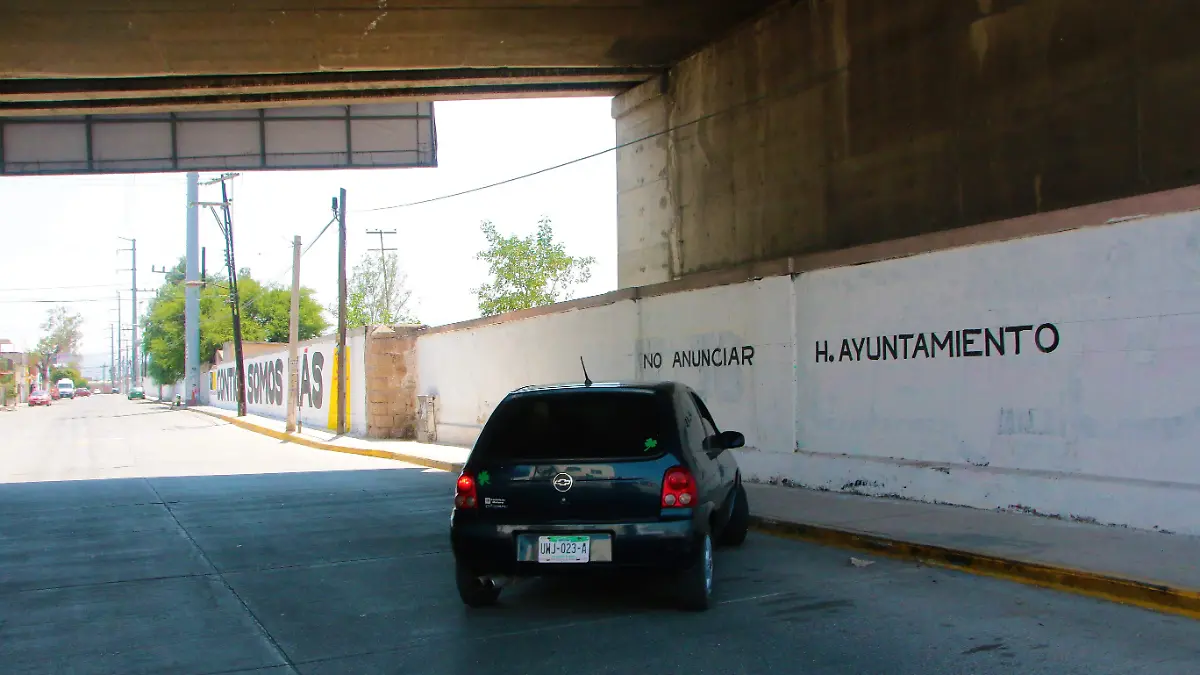 AYUNTAMIENTO CAPITALINO PROHIBE PINTA DE BARDAS.
