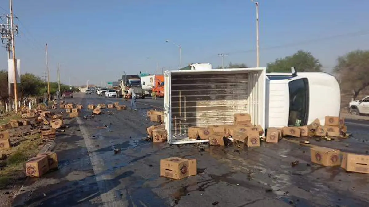 Volcó camioneta (1)