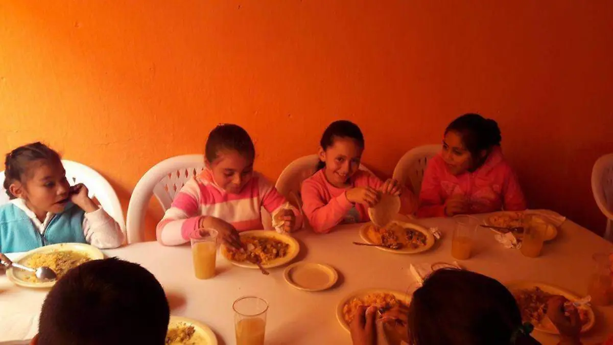 Dan desayunos escolares en las 57  comunidades de Villa de Guadalupe