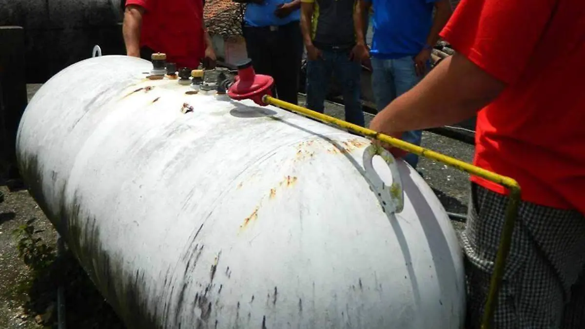 36937320_2065732343689626_101378459594391552_n