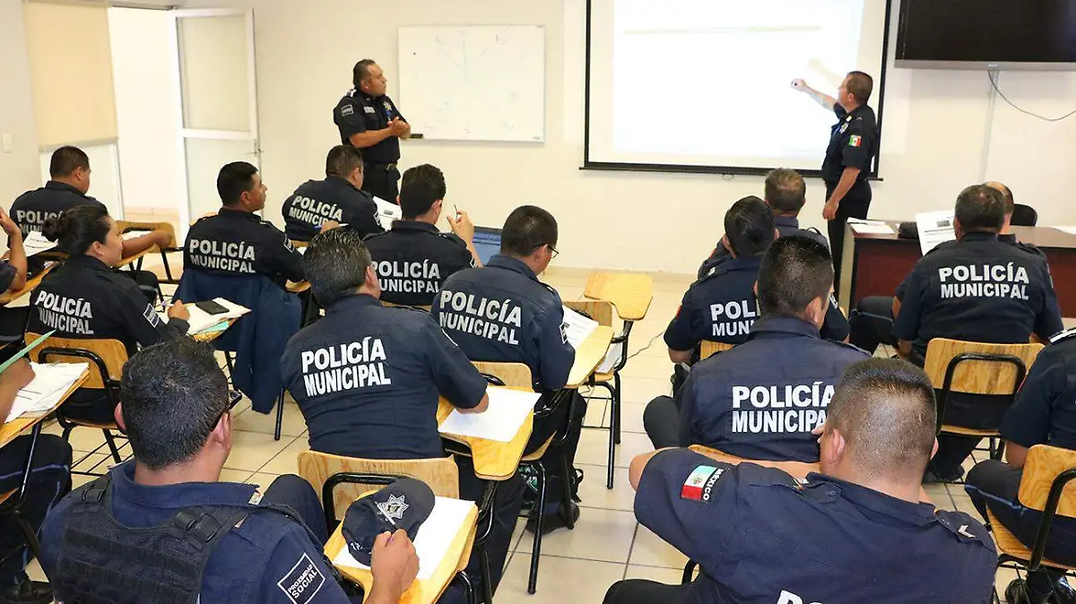 CAPACITACION A POLICIAS 3