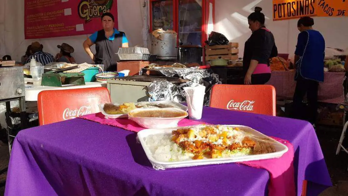 Comida en la FENAE