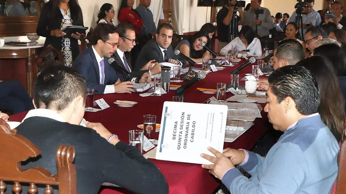 XNP PRESIDE SESION DE CABILDO 1