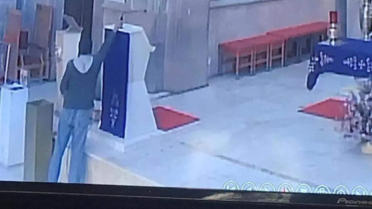 roban-en-iglesia-de-soledad