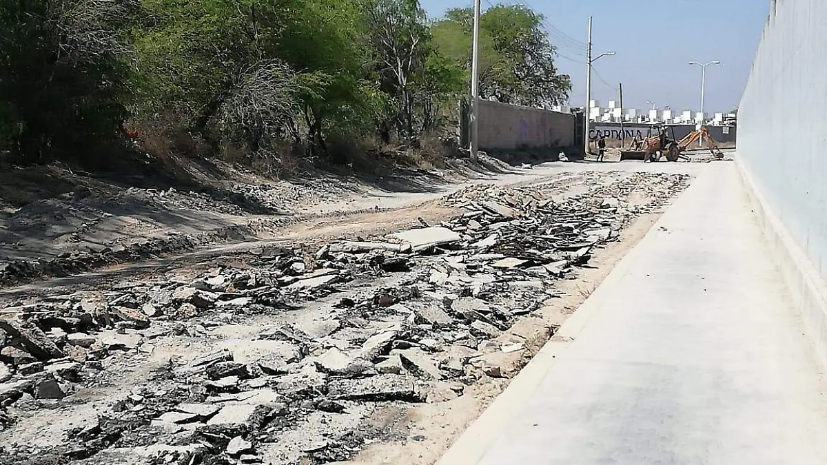 pavimentan calle Universidad tecnológica