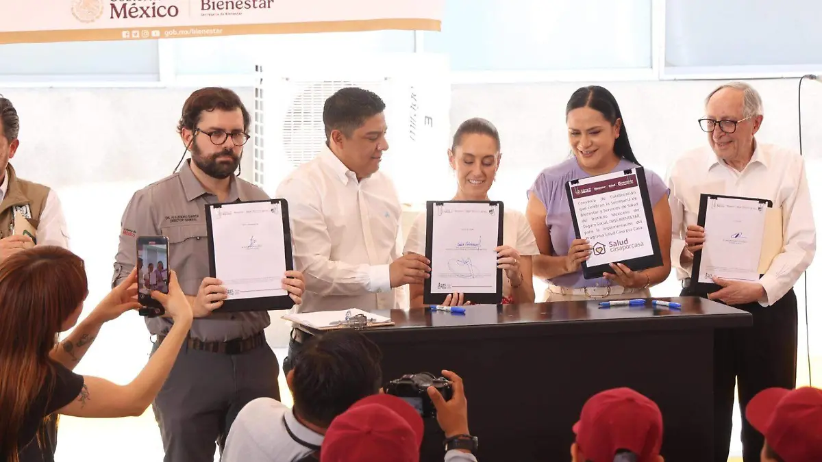 Claudia Sheinbaum - Salud casa por casa SLP (4)