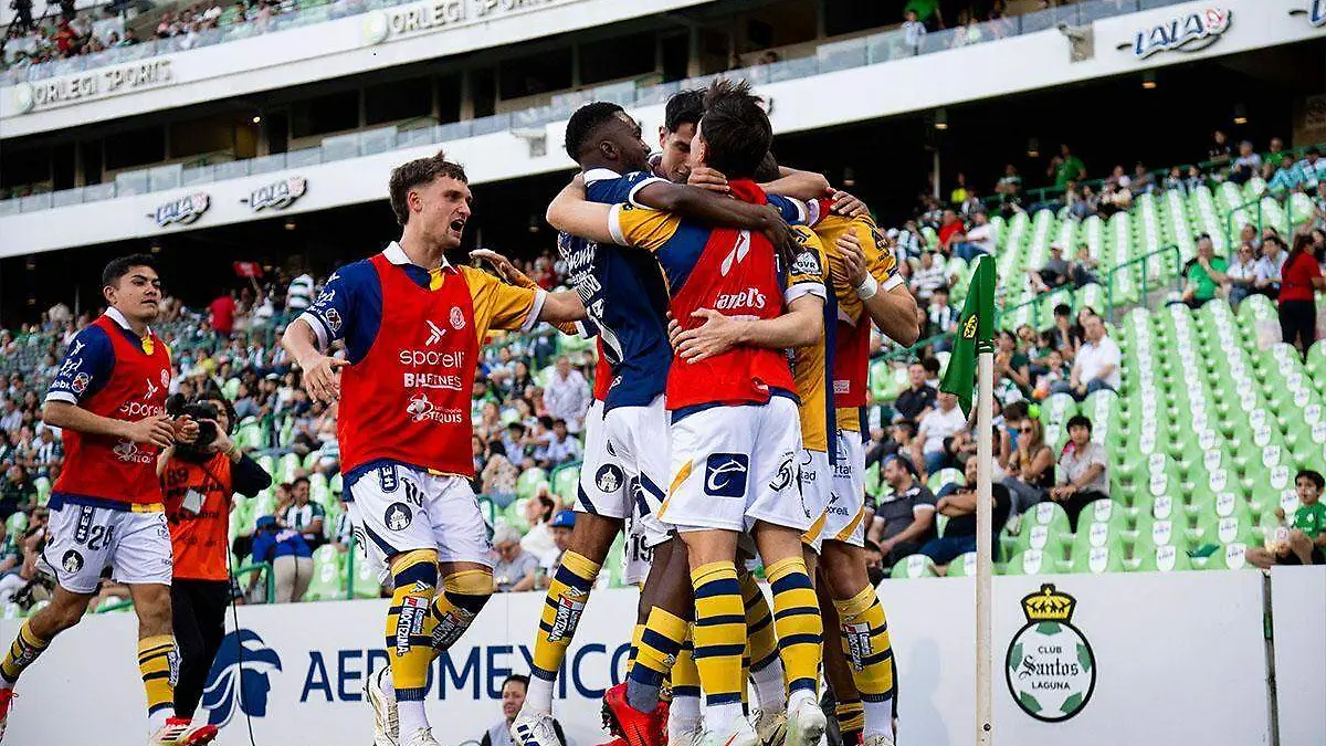 FESTEJAR la victoria siempre es satisfactorio.