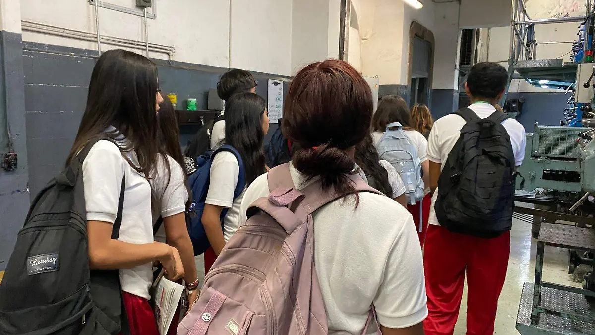 Estudiantes en rotativas de El Sol