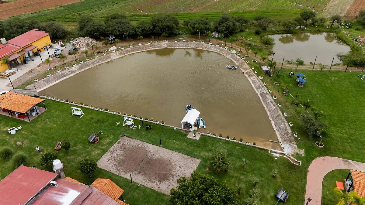 Lago en los Adobes Campestre