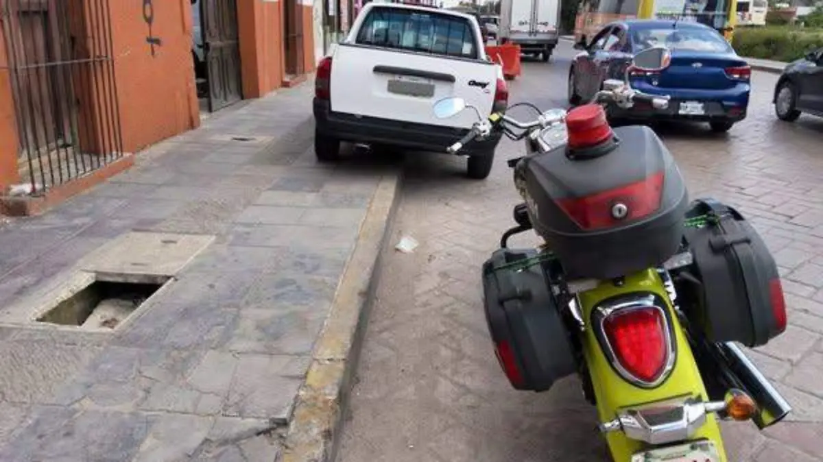 retiraron autos estacionados en banquetas (2).jpg