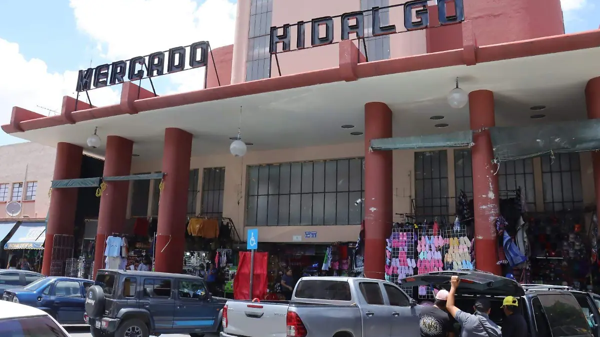 cableado y lámparas en el Mercado Hidalgo (3)