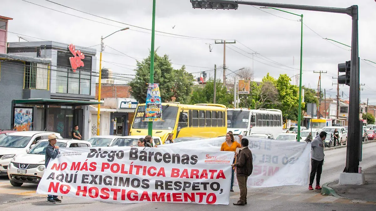 Manifestación Docentes y administrativos del ITSLP (