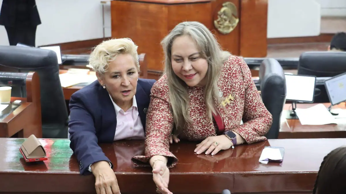 Sara Rocha Medina y Frinné Azuara Yarzábal