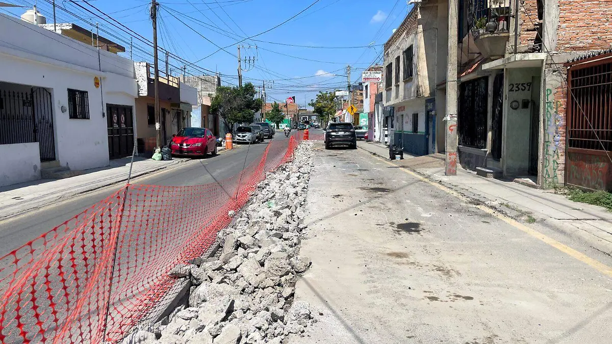 drenaje sanitario en la avenida Constitución