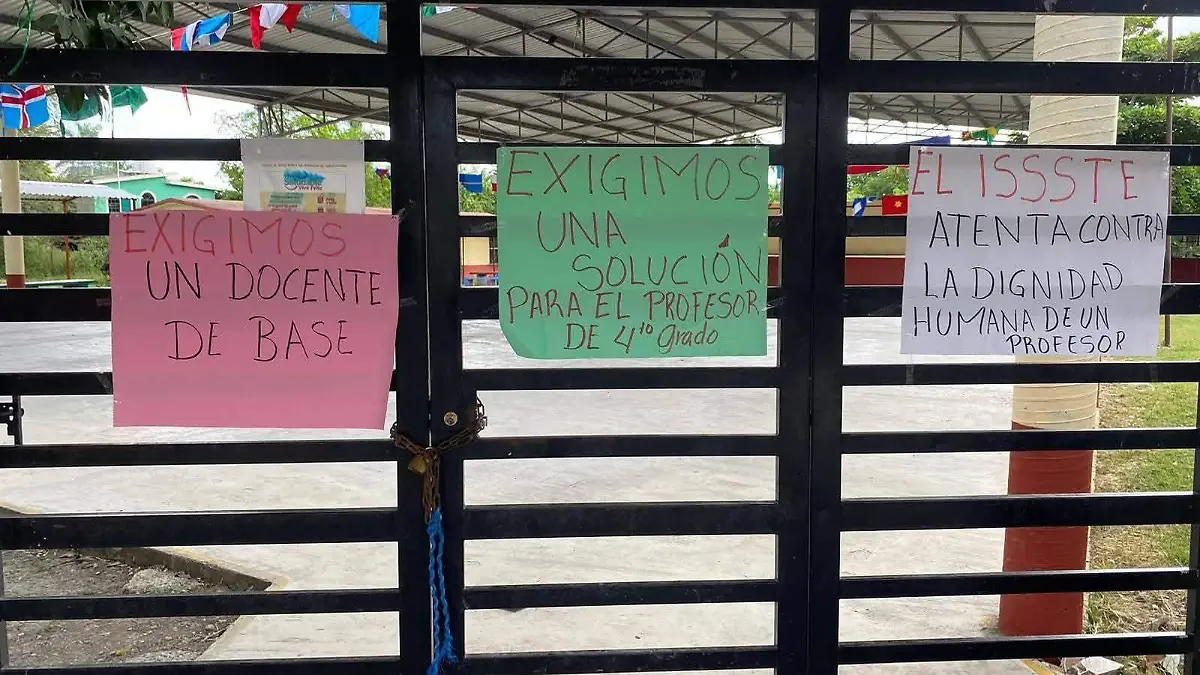 Manifestación escuela Ébano 