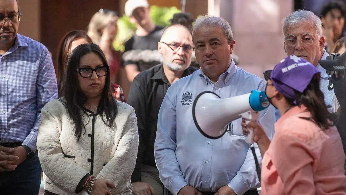 Manifestación estudiantes UASLP Edificio Central 