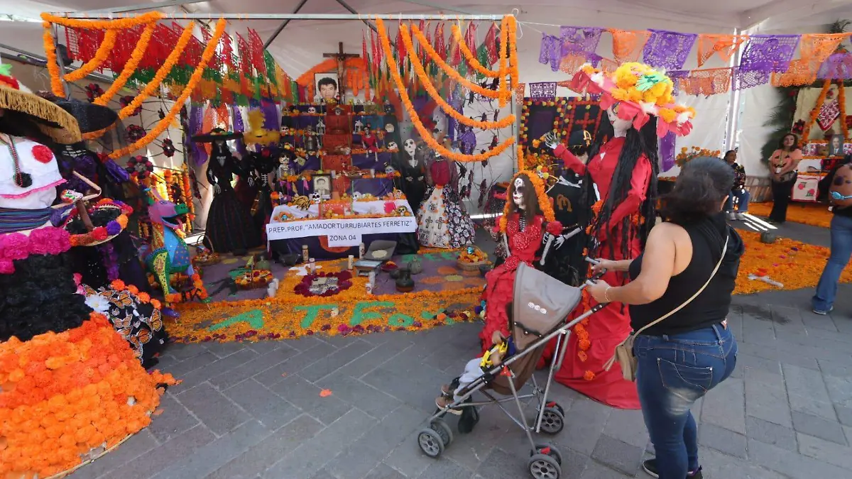 Altar de Muertos en Plaza del Carmen