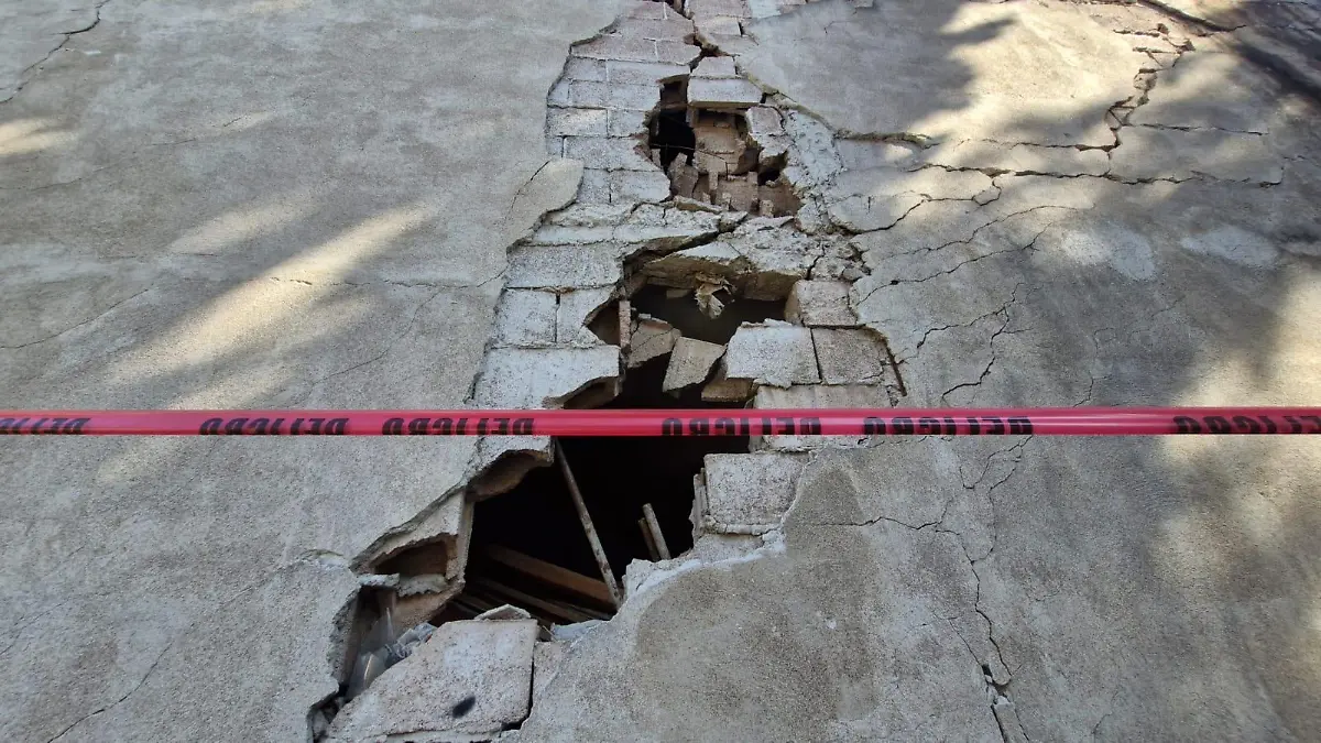 Falla geológica partió una barda en el Panteón de El Saucito 