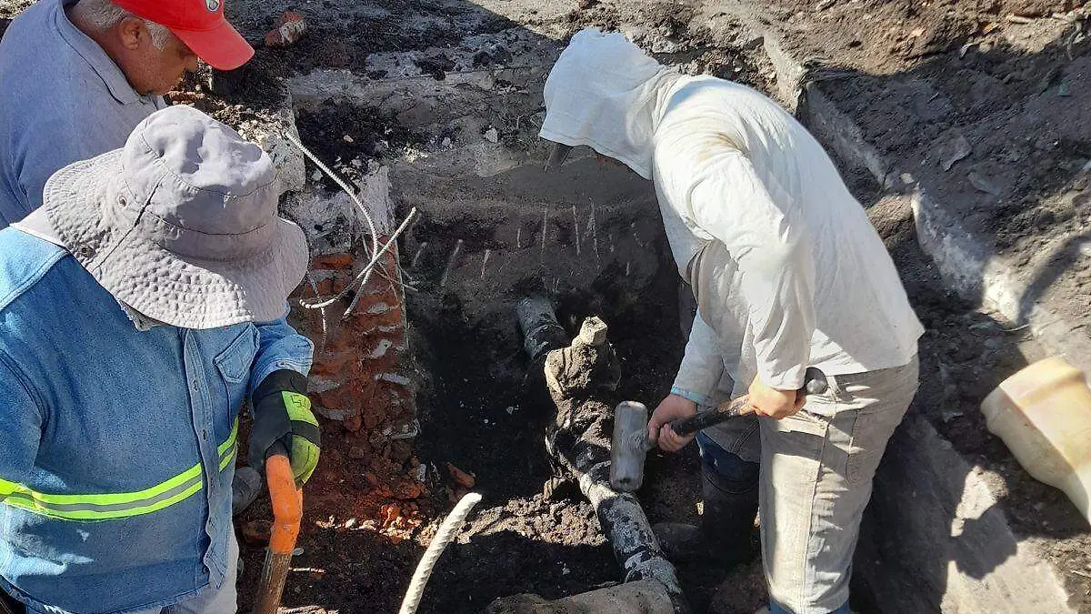 Raíces y arena obstruían red de agua en fraccionamiento Naranjal