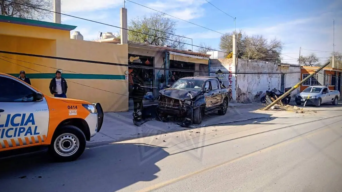 Choque contra moto y poste Mexquitic
