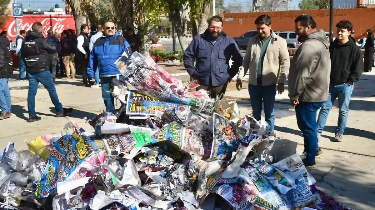 Realizan retiro de publicidad no autorizada en la capital potosina 