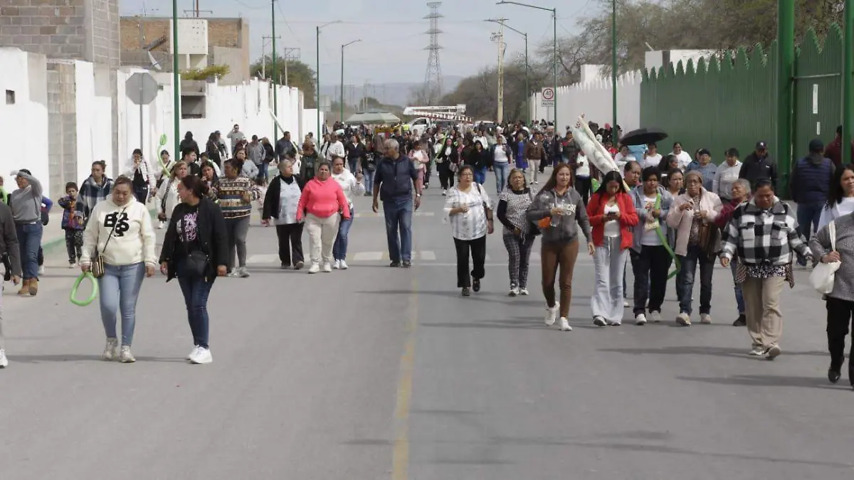 Arribo de personas a la Universidad Rosario Castellanos