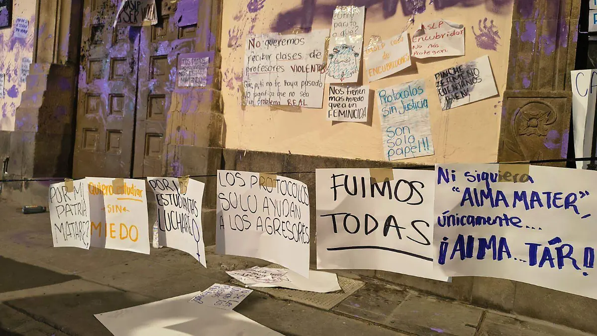 Estudiantes protestan en la DDU  (3)