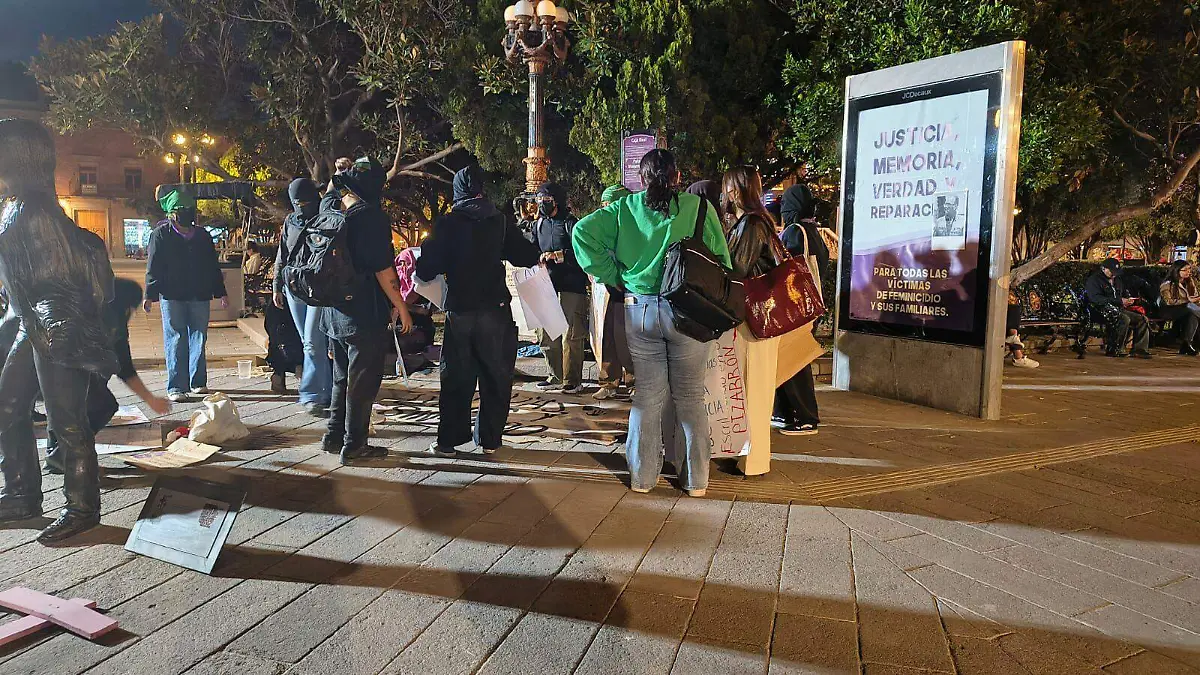Estudiantes protestan en la DDU 