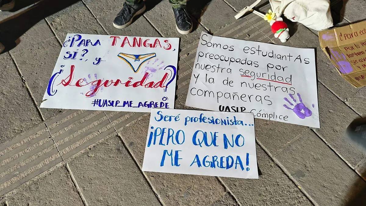 Estudiantes protestan en la DDU 