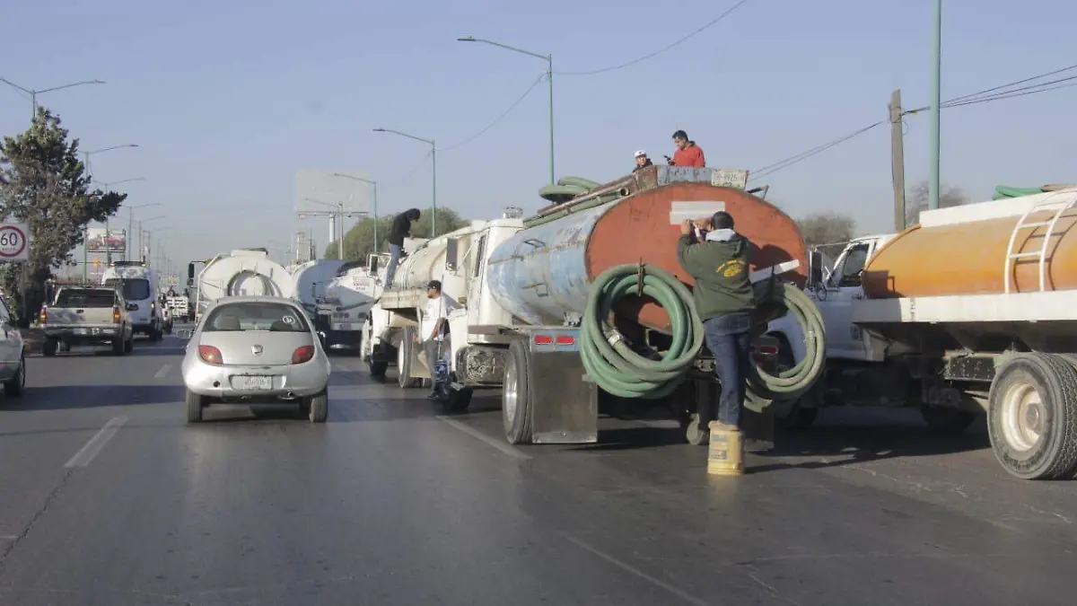 Pipas de agua en SLP (2)
