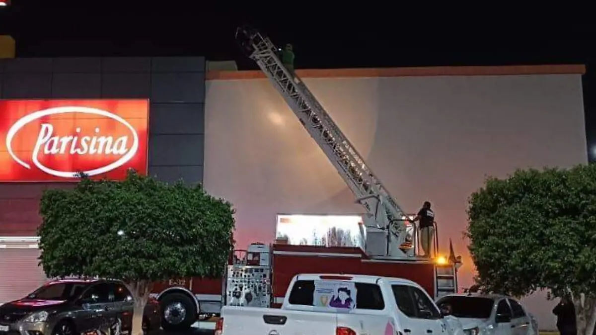 Inendio en Parisina de Plaza El Paseo