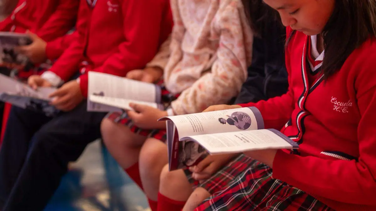 Cartilla de Derechos de las Mujeres a estudiantes de primaria