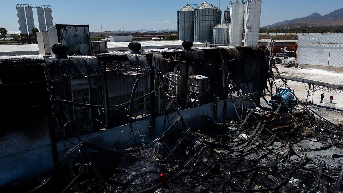 Empresa Polnac después del incendio (2)