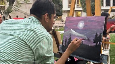 Art&Wine en el Museo Francisco Cossío, un taller de pintura con Karim Olvera