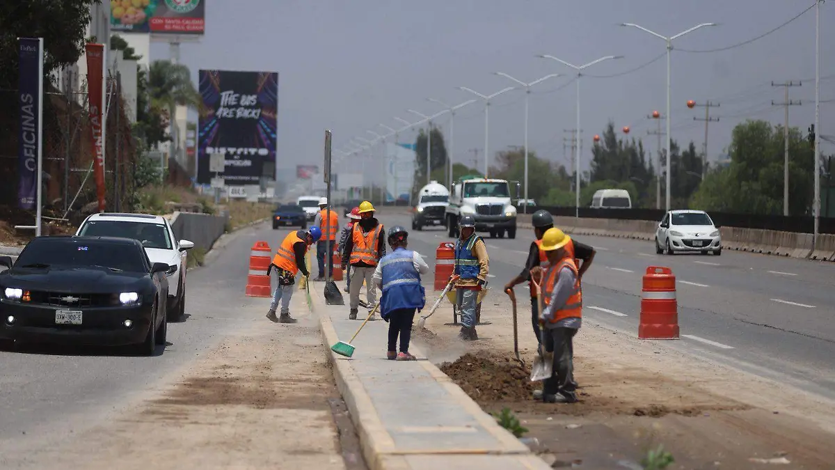 Rehabilitan vialidades tras lluvias (3)