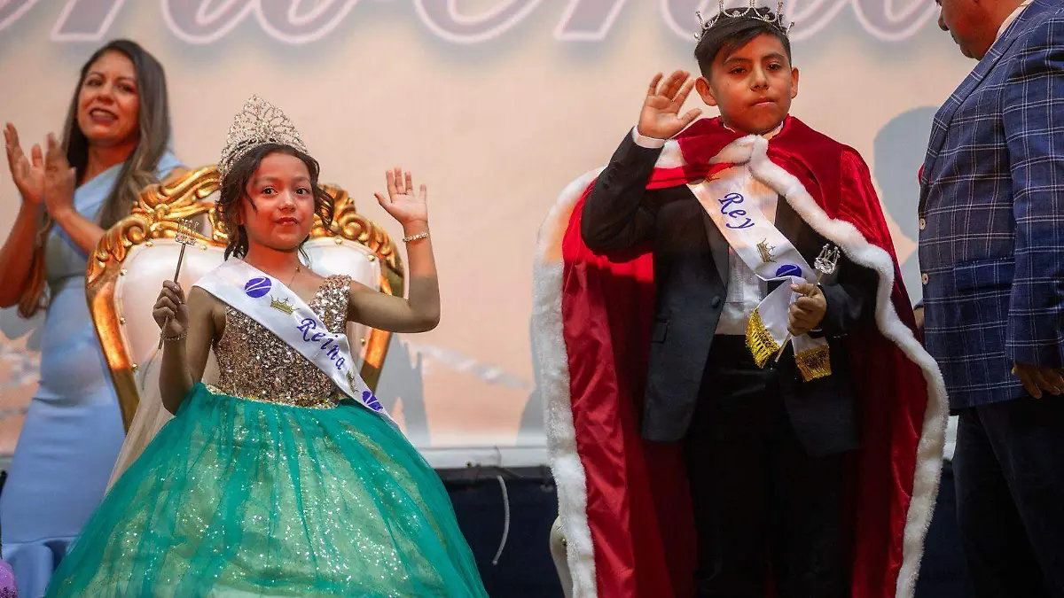 Coronación del rey y la reina del Colegio Valladolid (1)